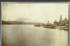 Historische Ansicht des Luzerner Sees mit Dampfschiffen und Stadtansicht bei Dämmerung