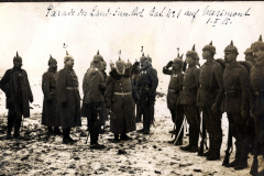Soldaten der Heer beim Paradeaufmarsch im Jahr 1915 in Marienmont