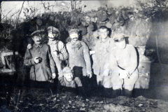 Soldaten der Heer in einem Unterstand während des Ersten Weltkriegs, circa 1916