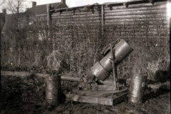 Historisches Bild eines mobilen Mörsers im Gelände während des Ersten Weltkriegs