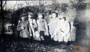 Soldaten der Heer in einem Unterstand während des Ersten Weltkriegs, circa 1916