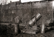 Historisches Bild eines mobilen Mörsers im Gelände während des Ersten Weltkriegs