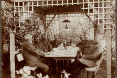 Treffen von Heerführern im Freien während des Ersten Weltkriegs