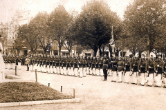 Militärparade des III. Bataillons des IV. Thüringischen Infanterie-Regiments 72 in einer Stadt um 1910