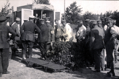 Soldaten des III. Batl. IV Thüring. Inf. Regt. 72 bei einer Versorgungsaktion im Feld