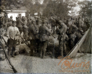 Soldaten des III. Bataillons des IV. Thüringischen Infanterie-Regiments 72 in einer Lagerstätte während des Ersten Weltkriegs