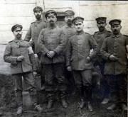 Offiziere des III. Bataillons des IV. Thüringischen Infanterie-Regiments 72 posieren im Freien in der Vergangenheit