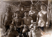 Gruppenaufnahme vonSoldaten aus dem III. Bataillon des IV. Thüringischen Infanterie-Regiments 72 in historischer Uniform