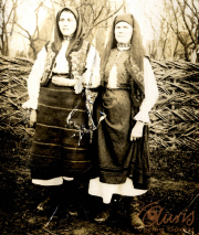 Eine historische Darstellung von Frauen in traditioneller Kleidung aus der Region Thüringen
