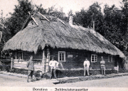 Boratina im Ersten Weltkrieg mit Insassen des III. Batl. IV Thüring. Inf. Regt. 72 in der Nähe des Mannschaftsquartiers