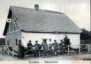 Soldaten des III. Bataillons des IV. Thüringischen Infanterie-Regiments 72 in Boratina an einer Zahnhilfsstation