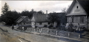 Blick auf eine ländliche Straße mit traditioneller Architektur aus der Zeit des III. Bataillons des IV. Thüringischen Infanterie-Regiments 72