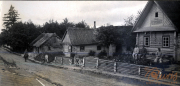 Blick auf eine ländliche Straße mit traditioneller Architektur aus der Zeit des III. Bataillons des IV. Thüringischen Infanterie-Regiments 72