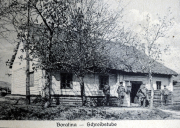 Soldaten des III. Bataillons IV. Thüringer Infanterie-Regiments 72 an einer Schreibstube in Boratina