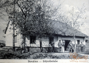 Soldaten des III. Bataillons IV. Thüringer Infanterie-Regiments 72 an einer Schreibstube in Boratina