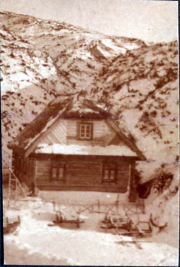 Historisches Gebäude im Gebirge, gelegen in der Thüringer Region während des Ersten Weltkriegs