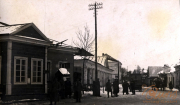 Militärangehörige des III. Bataillons des IV. Thüringischen Infanterie-Regiments 72 in einer Stadt im Winter