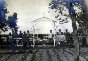 Militärangehörige des III. Batl. IV Thüring. Inf. Regt. 72 bei der Arbeit im Garten während des Ersten Weltkriegs