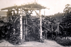 Soldaten des III. Bataillons, IV. Thüring. Infanterie-Regiment 72 in einem Garten im Ersten Weltkrieg