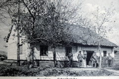 Soldaten des III. Bataillons IV. Thüringer Infanterie-Regiments 72 an einer Schreibstube in Boratina