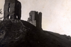 Ruinen einer alten Burg im Thüringer Wald aus der Zeit des Ersten Weltkriegs