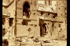 Zerstörte Kirche nach dem Krieg in Heer, S.M.W. Zug 48 P.B. 11