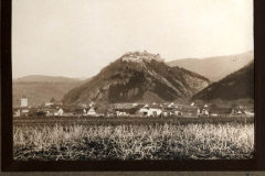 Blick auf Rosenau und die Burgruine von Herrenhaus im Jahr 1911