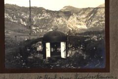 Militärunterkunft aus dem Ersten Weltkrieg in den Alpen von der Zuggruppe 48 P.B. 11