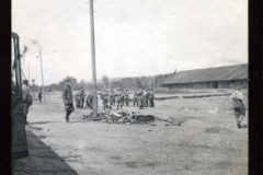 Soldaten bei der Arbeit im Heer, S.M.W. Zug 48 P.B. 11, Lager und Bau auf freiem Gelände