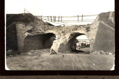 Zufälliger Zugang zur Ruine des alten Bahnhofs in Tarnopol während der Sanierungsarbeiten