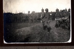 Soldaten des Heer S.M.W. Zug 48 während der Übungen bei Riga in der Natur