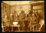 Treffen von Offizieren des Heer Zug 48 P.B. 11 in einem gemütlichen Raum, gegen Ende des 19. Jahrhunderts