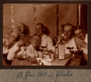 Gesellige Runde mit Militärangehörigen in Jelonska am 17. Juni 1917