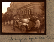 Mobilisierung des S.M.W. Zug 48 P.B. 11 in der Stadt während der Vorbereitungen