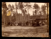 Militärlager mit Wagen in einem Waldgebiet, Heer S.M.W. Zug 48 P.B. 11