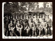 Gruppenfoto von Soldaten des Heer S.M.W. Zug 48 P.B. 11 während des Ersten Weltkriegs in der Natur