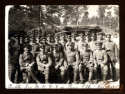 Gruppenfoto von Soldaten des Heer S.M.W. Zug 48 P.B. 11 während des Ersten Weltkriegs in der Natur