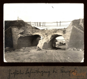 Zufälliger Zugang zur Ruine des alten Bahnhofs in Tarnopol während der Sanierungsarbeiten