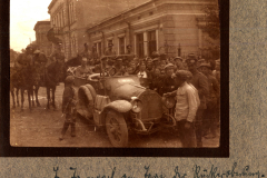 Mobilisierung des S.M.W. Zug 48 P.B. 11 in der Stadt während der Vorbereitungen