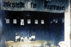 Tankstelle für Kraftfahrer im Armee-Kraftwagen-Instandsetzung Park 3