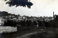 Panoramaansicht einer französischen Ortschaft während des Ersten Weltkriegs