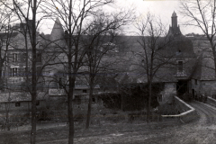 Franz?sische Ortschaft mit Steinbr?cke und Kirchturm im Ersten Weltkrieg
