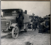 Lastwagen mit Nummer 17858 im Armee-Kraftwagen-Instandsetzungspark 3