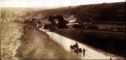 Pferdegespann auf Landstraße bei Amagne-Lucquy mit Blick auf Armee-Kraftwagen-Instandsetzung Park 3