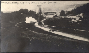 Granateinschläge auf einer Straße an der Somme im Ersten Weltkrieg