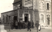 Lichtspielhaus mit deutschen Soldaten vor dem Eingang im Ersten Weltkrieg