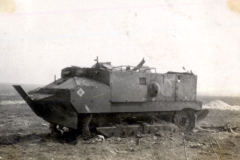 Zerstörter französischer Panzer auf dem Schlachtfeld in Frankreich