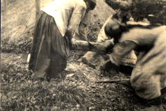 Deutsche Soldaten bei Grabungsarbeiten oder Bergung im Ersten Weltkrieg