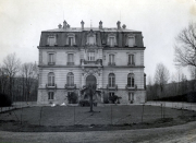 Französisches Herrenhaus mit klassizistischer Fassade während des Ersten Weltkriegs