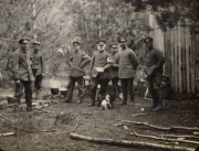 Deutsche Soldaten des Infanterie-Regiments 53 bei Feldküche im Barakenlager in Frankreich